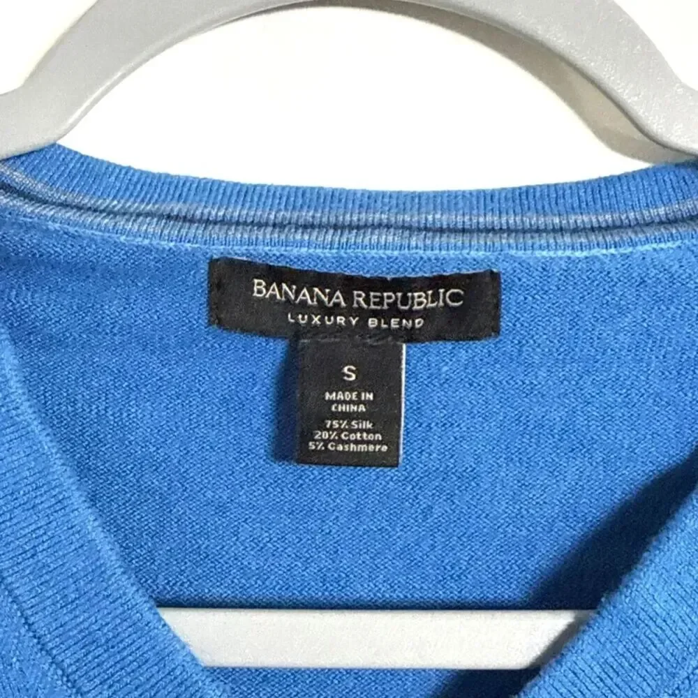 Banana Republic Men's Luxury Blend Blue V-Neck Sweater Silk Cashmere Blend Small